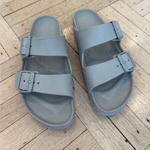Birkenstock Light Gray Arizona Essential Sandals - Size 38 / L7
